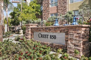 Crest 850 in San Marcos, CA - Building Photo