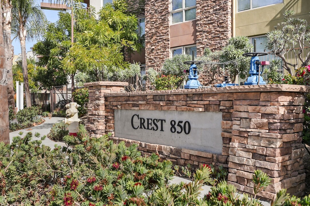 Crest 850 in San Marcos, CA - Foto de edificio