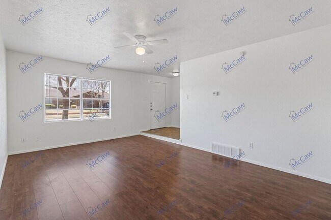 5006 Frontier Rd in Garland, TX - Building Photo - Building Photo