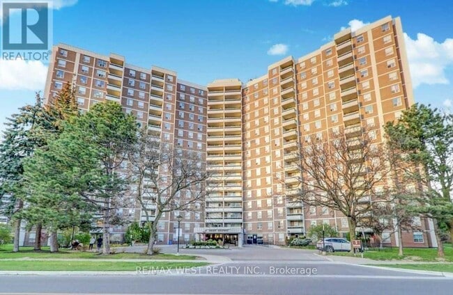 property at 5-305 Shady Golfway