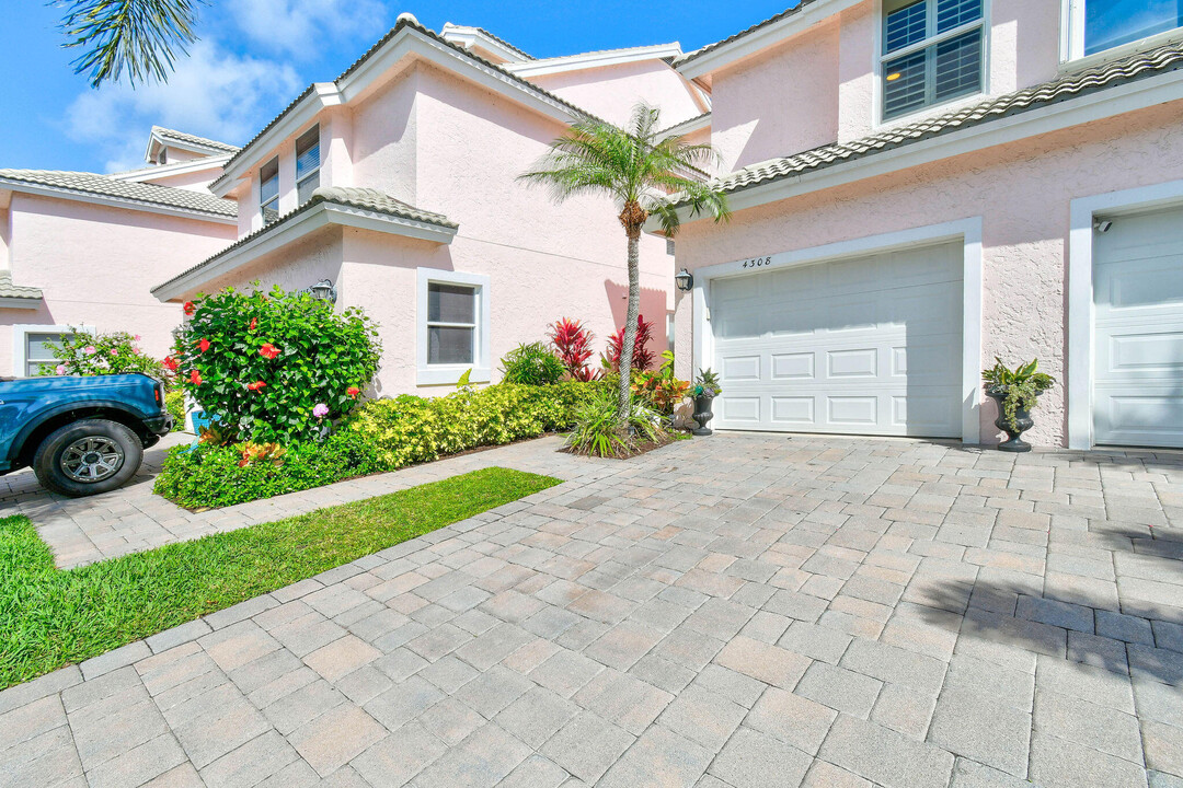 4308 Fairway Dr N in Jupiter, FL - Building Photo