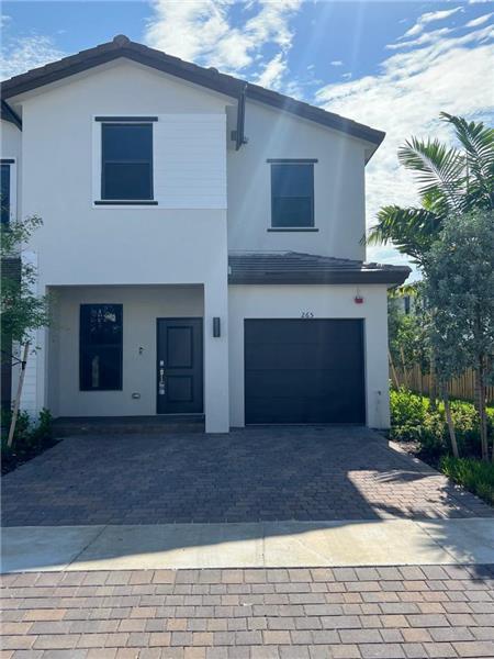 265 SW 159th Way in Pembroke Pines, FL - Building Photo