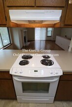 5902 SW Karla Ct in Portland, OR - Building Photo - Building Photo