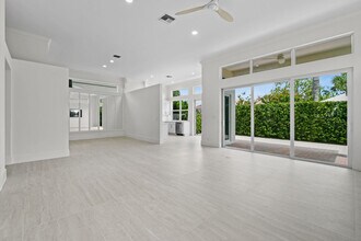 118 Coral Cay Dr in Palm Beach Gardens, FL - Building Photo - Building Photo