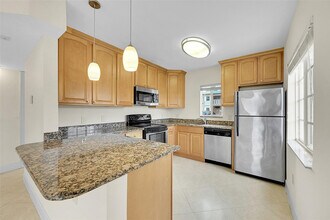 410 SW 15th St in Pompano Beach, FL - Foto de edificio - Building Photo