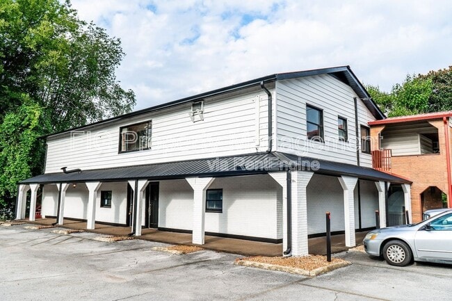 property at 707 W Race St