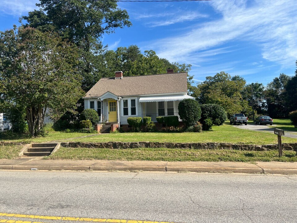 306 Pennsylvania Ave in Greer, SC - Building Photo