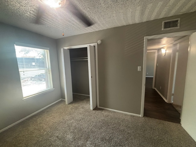 531 Bedford Rd in Bedford, TX - Building Photo - Building Photo