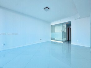 2020 N Bayshore Dr, Unit 3706 in Miami, FL - Building Photo - Building Photo
