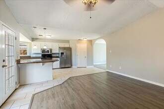 6815 SW Fenwick Ave in Lawton, OK - Building Photo - Building Photo