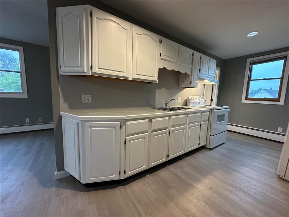 5 Pomham St in Cranston, RI - Building Photo