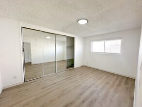 12624 Pacific Ave in Los Angeles, CA - Foto de edificio - Building Photo