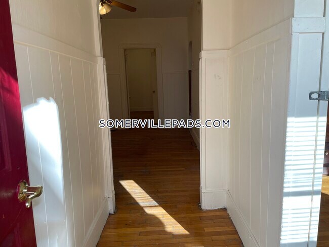 38 Hanson St-Unit -1 in Somerville, MA - Foto de edificio - Building Photo