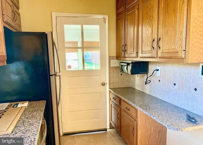 6201 Hillview Ave in Alexandria, VA - Building Photo - Building Photo