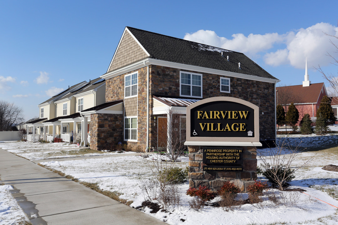 Don Coppedge Village in Phoenixville, PA - Foto de edificio