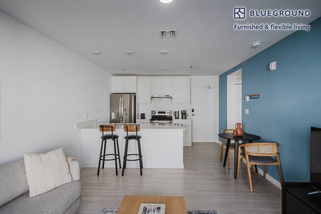 2201 Polk St in Hollywood, FL - Foto de edificio - Building Photo