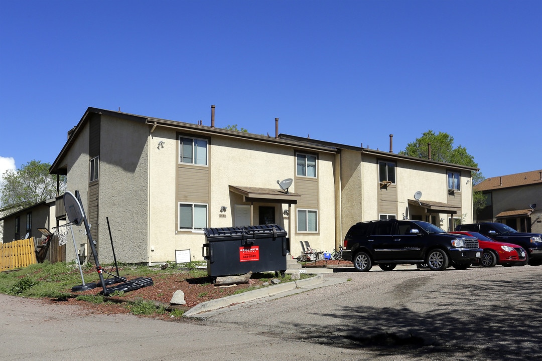 5545-5551 Bonita Village Rd in Colorado Springs, CO - Foto de edificio