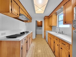 2295 Chester St in Dayton, TX - Building Photo - Building Photo