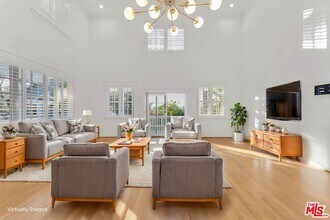 4957 W Melrose Hl in Los Angeles, CA - Building Photo - Building Photo