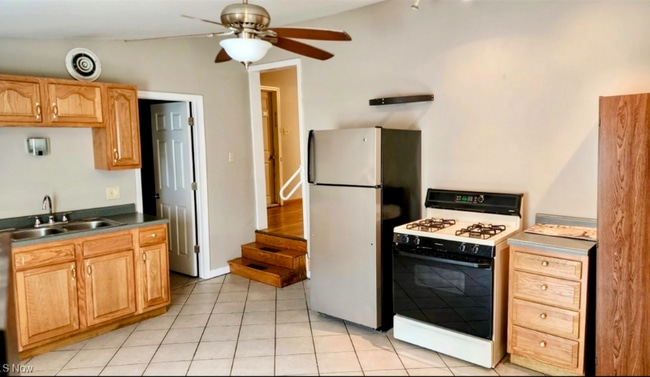 2002 Brownlee Ave in Youngstown, OH - Foto de edificio - Building Photo