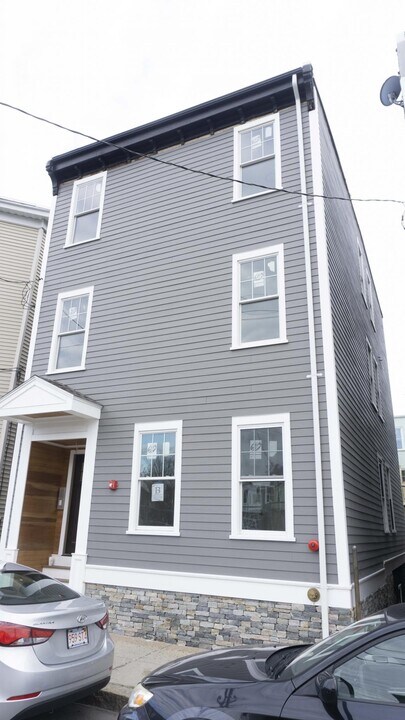 75 Morris St, Unit 1 in Boston, MA - Building Photo