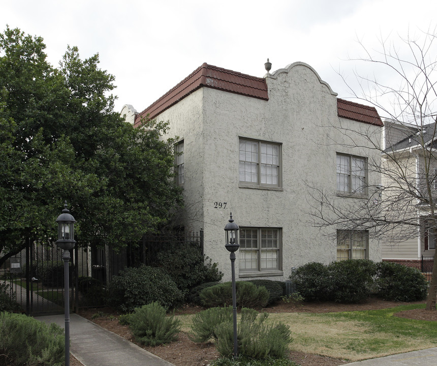 Le Madre Arms in Atlanta, GA - Building Photo