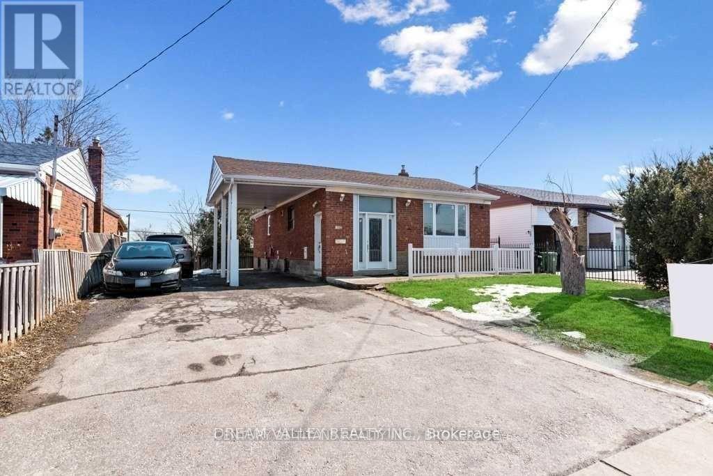 1501 Danforth Rd in Toronto, ON - Building Photo