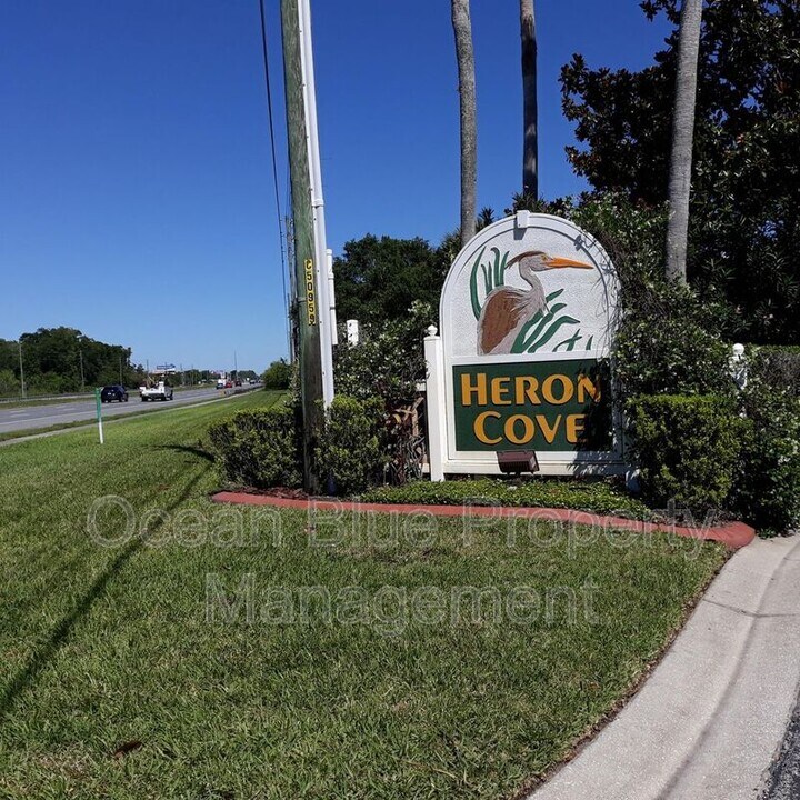 1837 Hammocks Ave in Lutz, FL - Building Photo