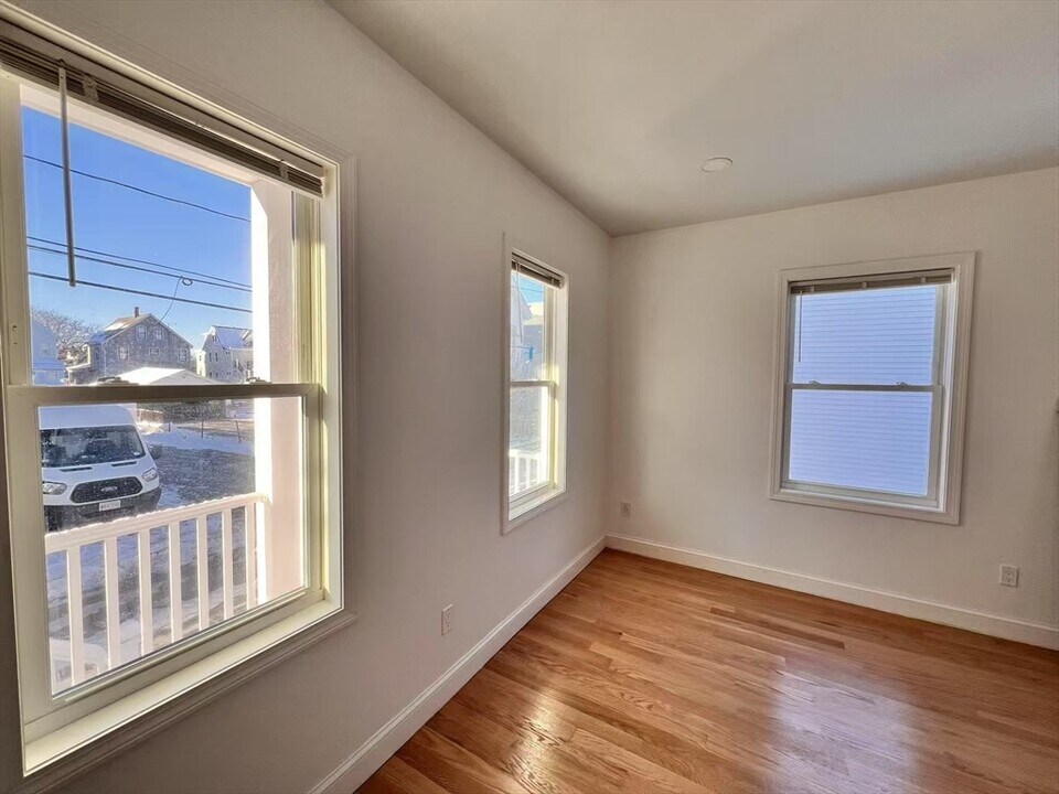 18 Autumn St in Somerville, MA - Building Photo
