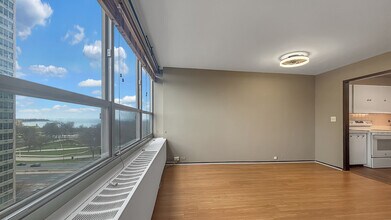 3550 N Lake Shore Dr in Chicago, IL - Building Photo - Building Photo