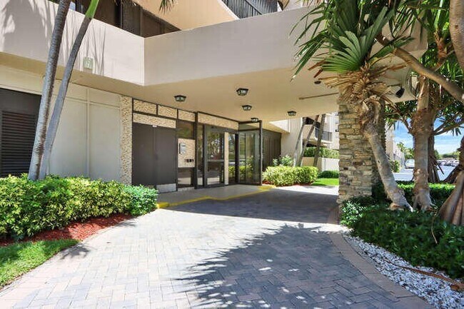 4200 N Ocean Dr, Unit 2-903 in Riviera Beach, FL - Foto de edificio - Building Photo