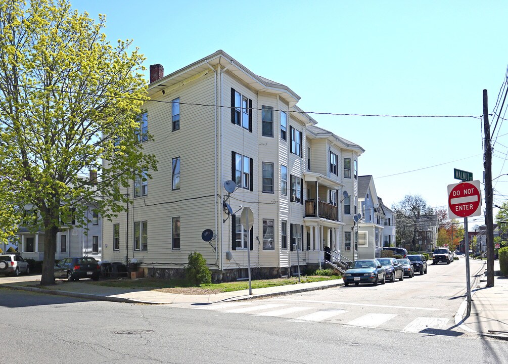 2 Walnut St in Waltham, MA - Building Photo