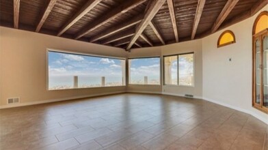 301 E Avenida Cordoba in San Clemente, CA - Building Photo - Building Photo