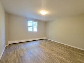 Sharon Garden Suites in Guelph, ON - Building Photo - Building Photo