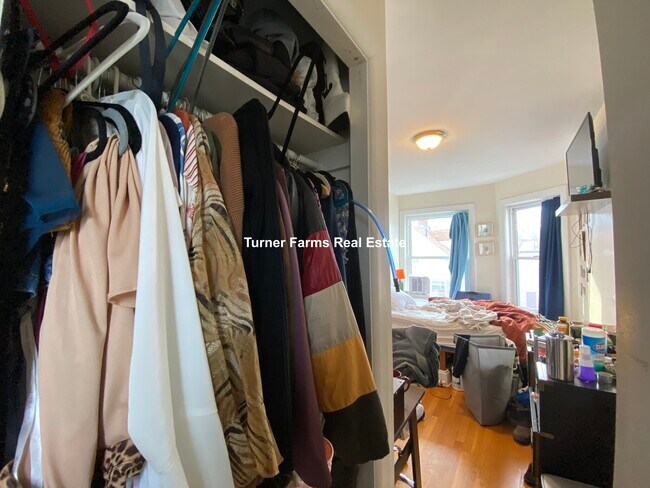 11 Leverett St, Unit 3 in Brookline, MA - Foto de edificio - Building Photo