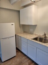 5916 Lago Vista Way, Unit B in Lago Vista, TX - Foto de edificio - Building Photo