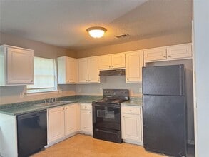 4044 Robin Cir in College Park, GA - Building Photo - Building Photo
