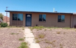 2439 Parkside Dr in Tucson, AZ - Building Photo