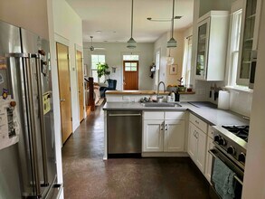 2014 E 11th St in Austin, TX - Foto de edificio - Building Photo