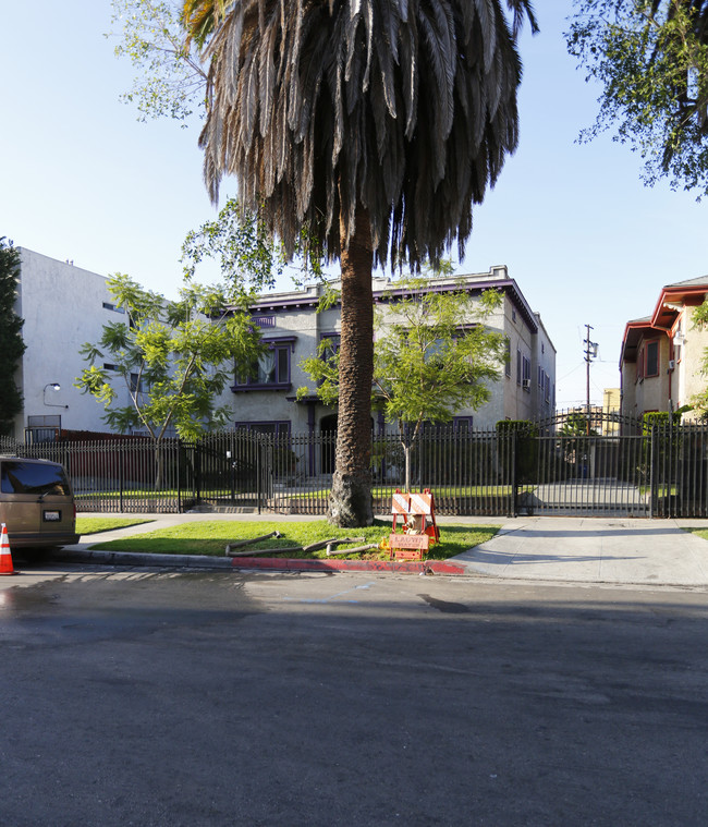 2932 Leeward Ave in Los Angeles, CA - Building Photo - Building Photo