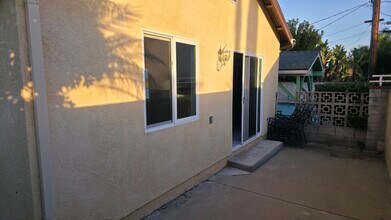 703 S Bel Aire Dr in Burbank, CA - Building Photo - Building Photo
