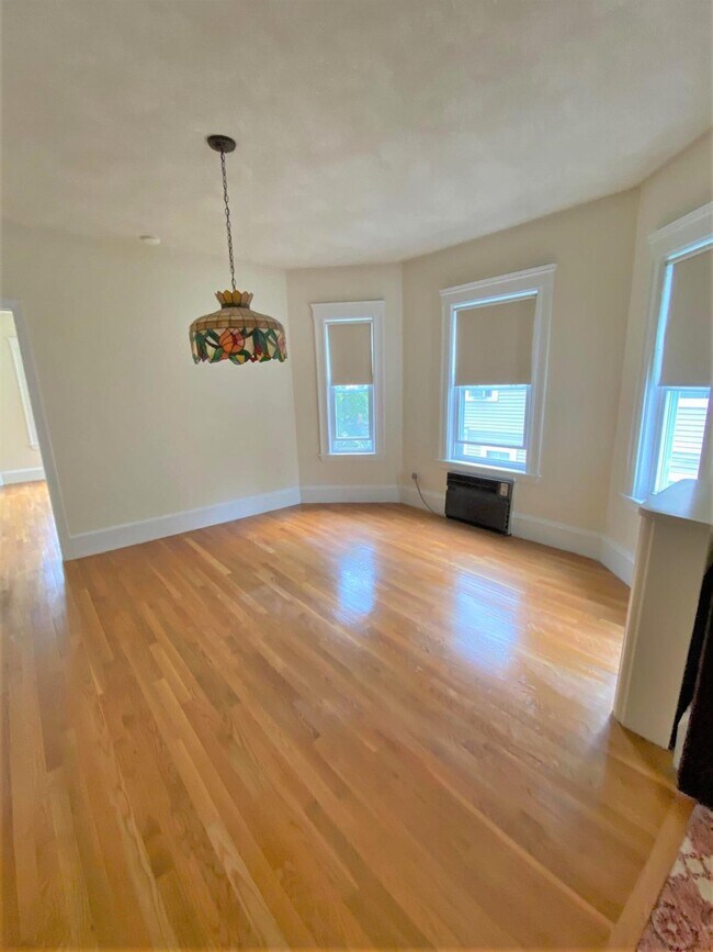 186 Powder House Blvd, Unit 2 in Somerville, MA - Foto de edificio - Building Photo