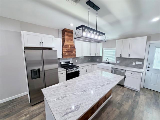 property at 710 N Rusk St