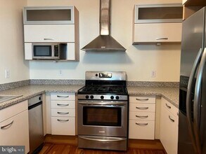 105 S 18th St in Philadelphia, PA - Building Photo - Building Photo