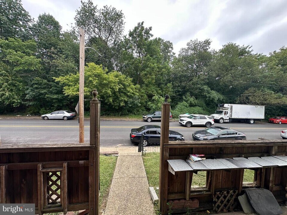 5206 Bingham St in Philadelphia, PA - Building Photo