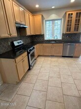 7 Clearwater Ct in Clifton Park, NY - Building Photo - Building Photo