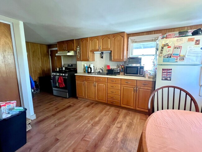 28A Cherry St, Unit 2 in Somerville, MA - Building Photo - Building Photo