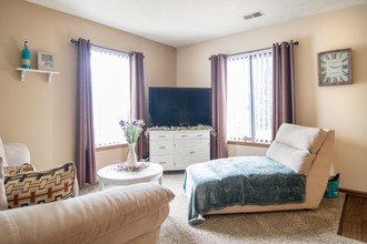 Country Hill in Cedar Rapids, IA - Building Photo - Building Photo