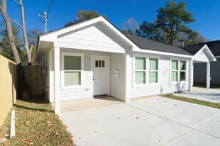 308 S 12th St in Conroe, TX - Building Photo