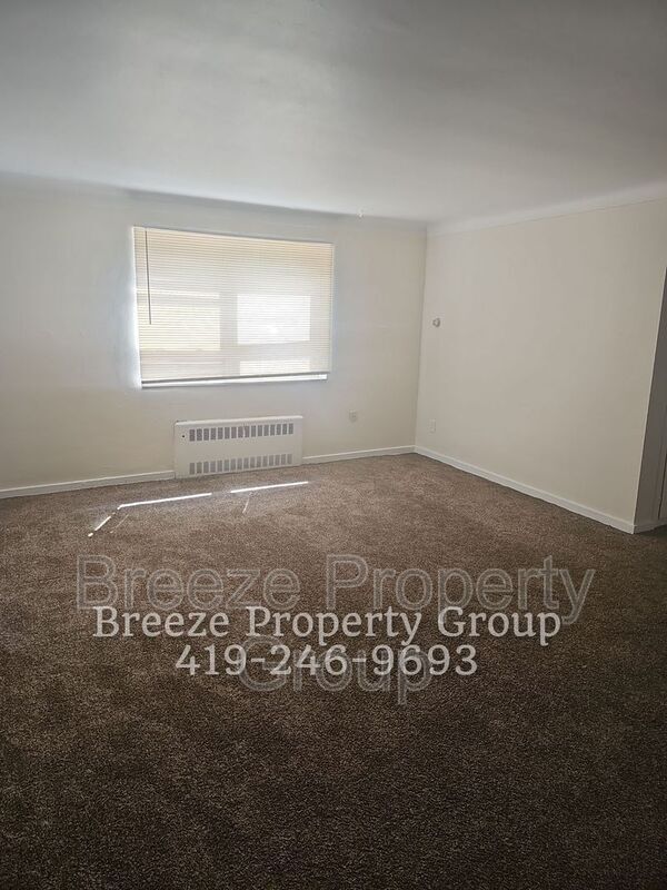 property at 2445 W Bancroft St